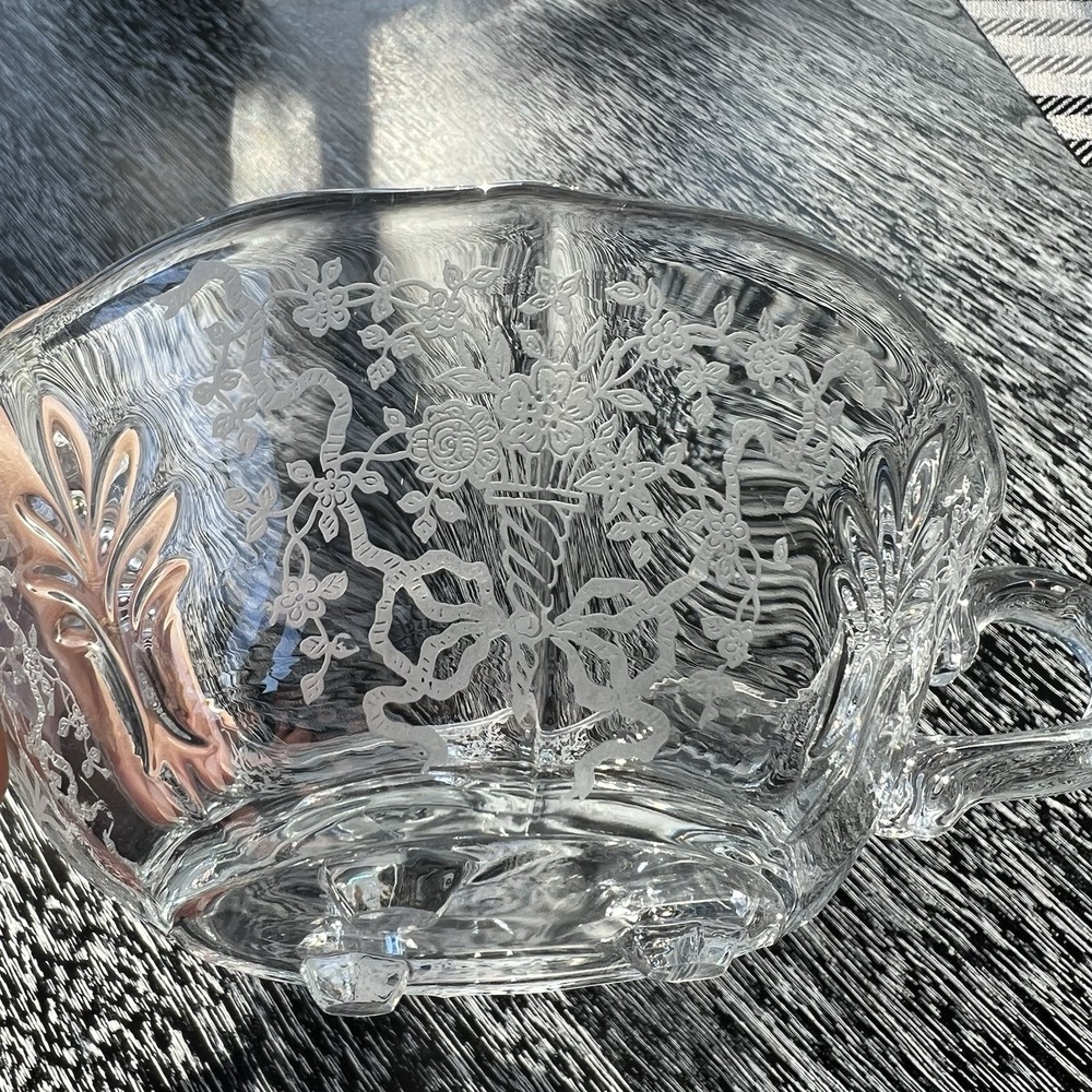 FOSTORIA Crystal #325 BAROQUE "CORSAGE" CLEAR FLORAL Handled 6"‎ NAPPY